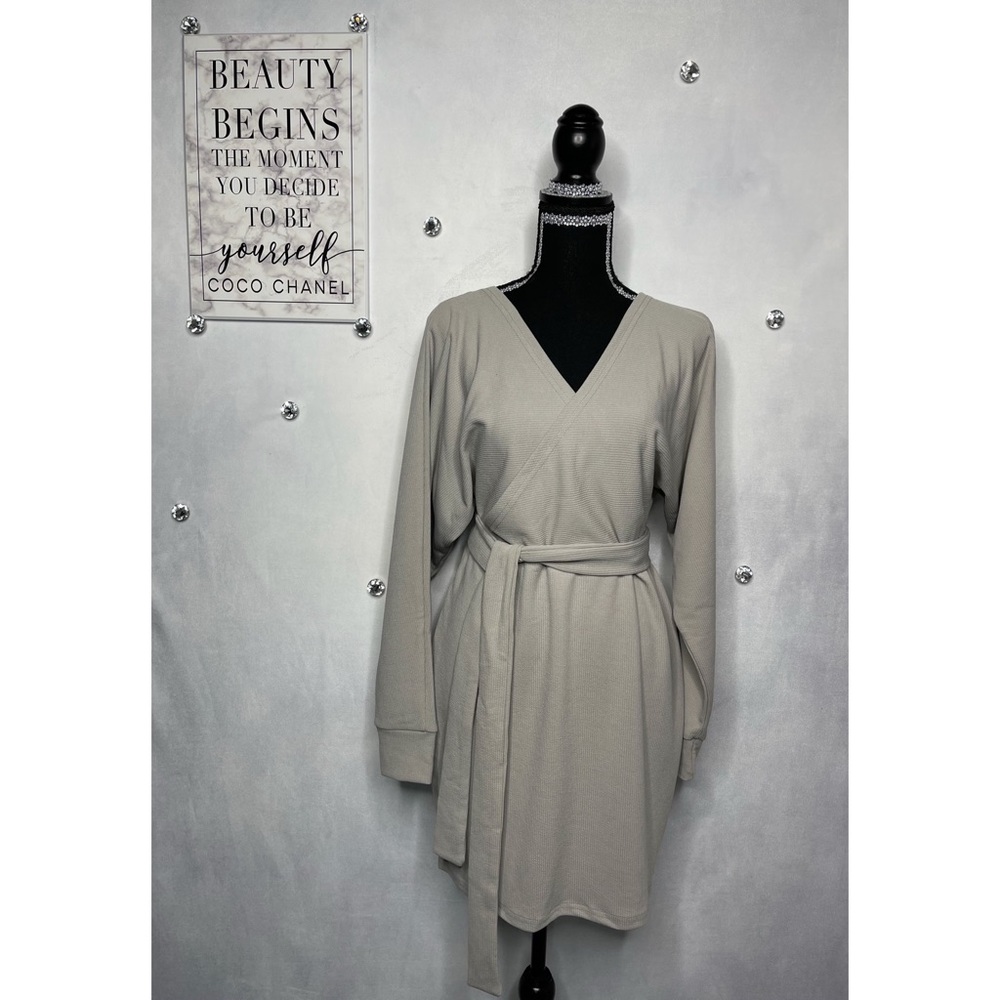 CASUAL KNIT WORM SWEATER DRESS.